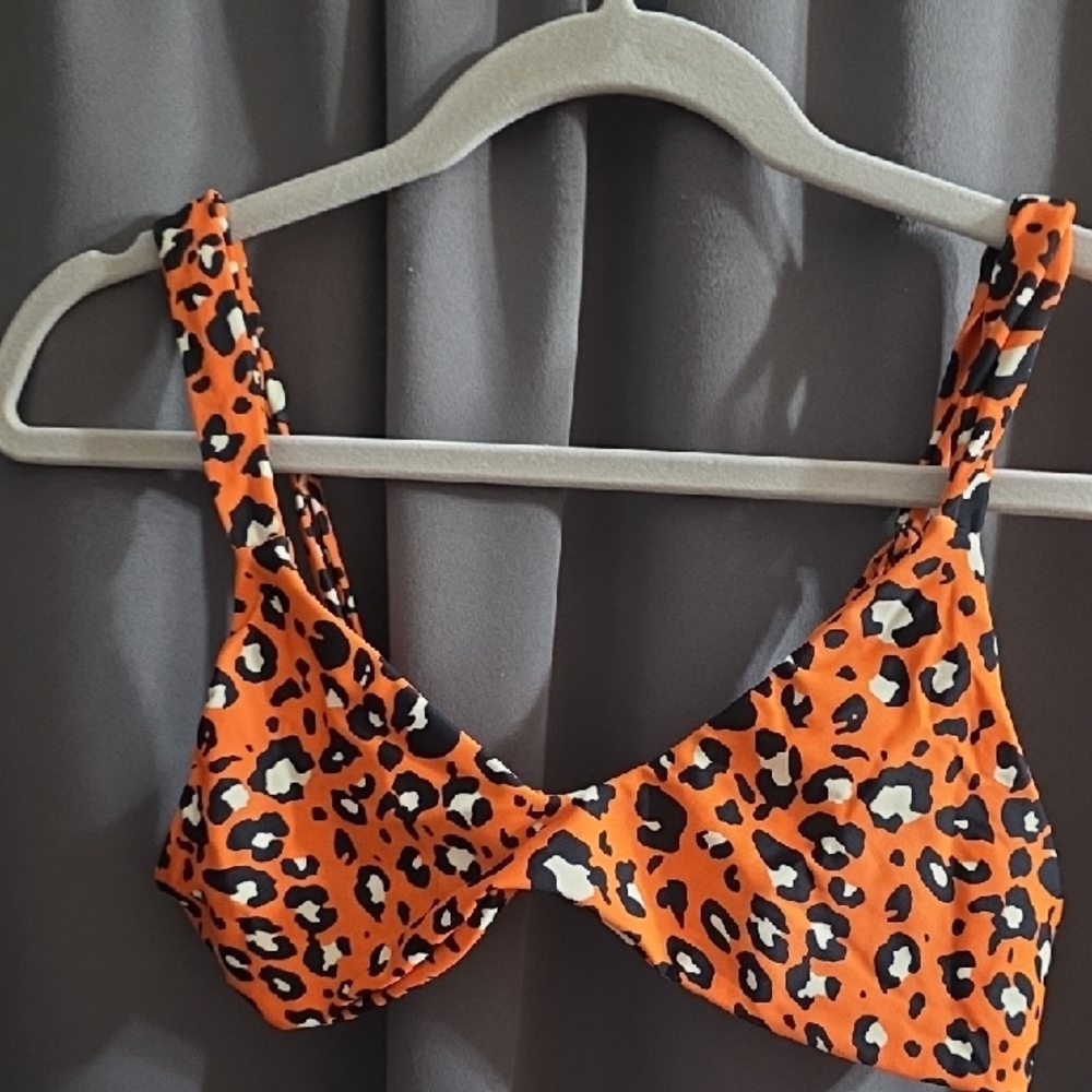Blackbough Bikini TOP Women's Orange/Black Cheetah Print Swimwear Sz M GUC READ